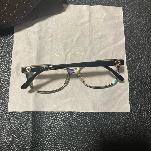 Gucci prescription glasses with black frames and design in the sides - Picture 4 of 10